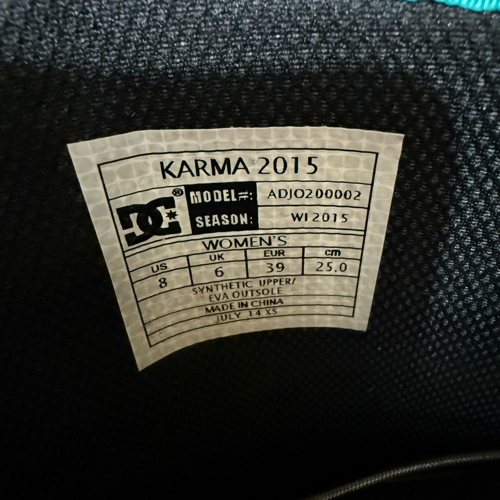 White and Teal Snowboarding Boots - Picture 9 of 12